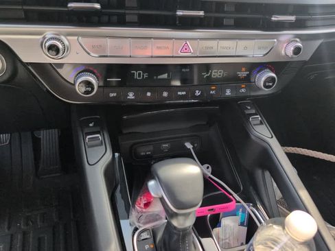 Used 2025 Kia Telluride S FWD image 11