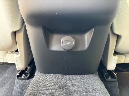 Certified 2023 Volvo XC60 B5 Plus w/ Climate Package AWD/4WD image 24