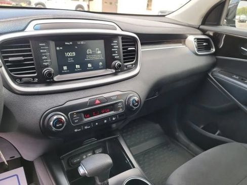Used 2019 Kia Sorento AWD V6 image 18