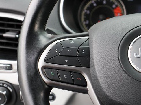 Used 2020 Jeep Cherokee Limited image 22