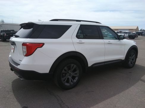 Used 2023 Ford Explorer XLT w/ XLT Sport Appearance Package image 5