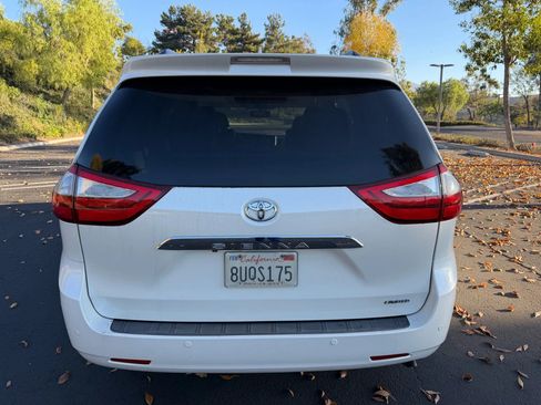 Used 2015 Toyota Sienna XLE image 4