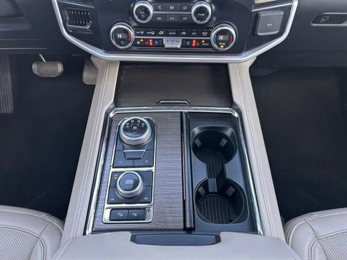 Used 2024 Ford Expedition Limited image 20