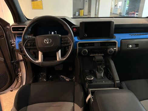 Used 2025 Toyota Tacoma TRD Off-Road AWD/4WD image 33