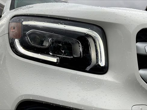 Used 2022 Mercedes-Benz GLB 250 4MATIC image 32