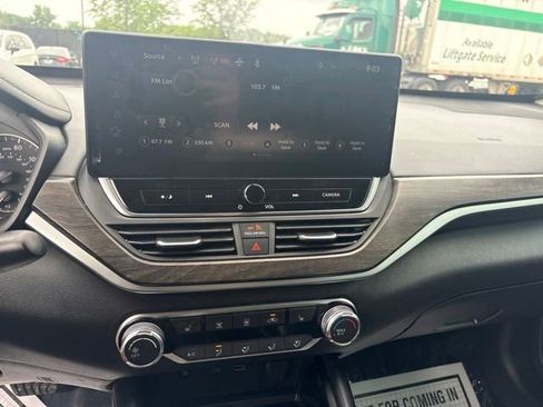 Used 2023 Nissan Altima 2.5 SV w/ SV Premium Package FWD image 34