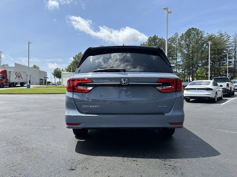 Used 2024 Honda Odyssey Elite image 11