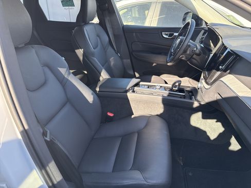 Used 2025 Volvo XC60 B5 Plus image 35