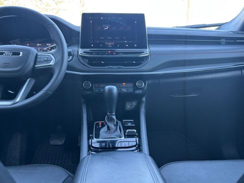 Used 2025 Jeep Compass Trailhawk image 18