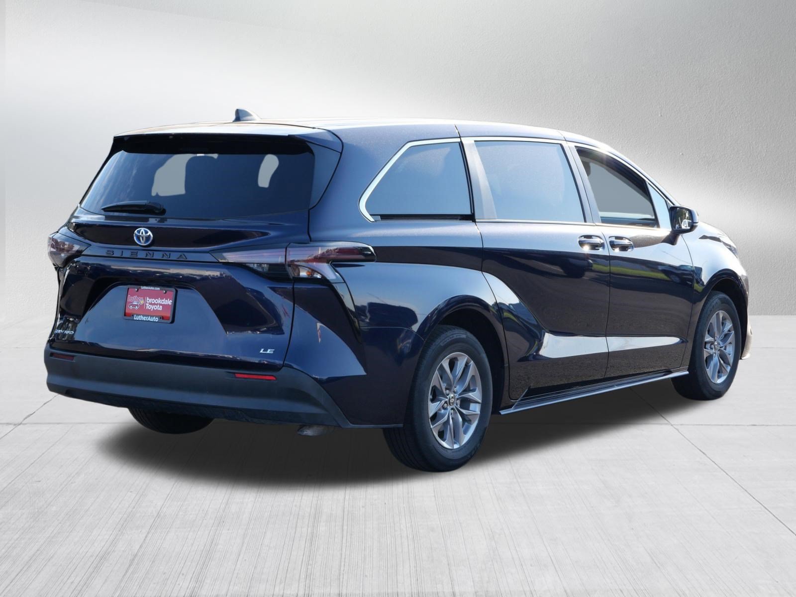 Used 2025 Toyota Sienna LE AWD/4WD image 7
