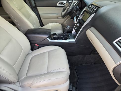 Used 2015 Ford Explorer XLT w/ Equipment Group 202B image 10