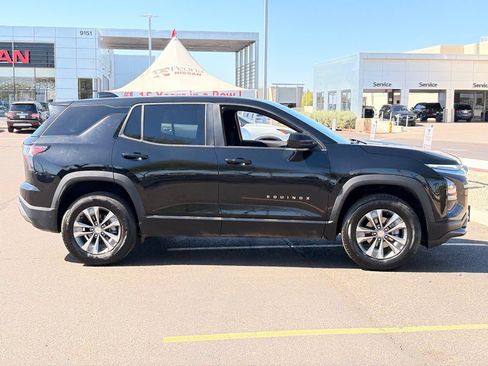 Used 2025 Chevrolet Equinox LT FWD image 7
