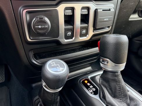 Used 2022 Jeep Wrangler Sport AWD/4WD image 29