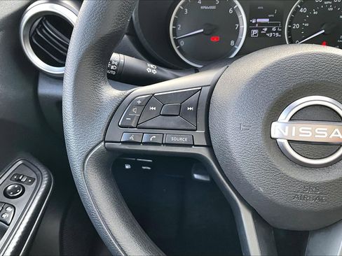 Used 2025 Nissan Versa S w/ Trunk Package image 10