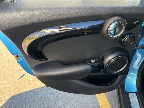 Used 2018 MINI Cooper S image 18