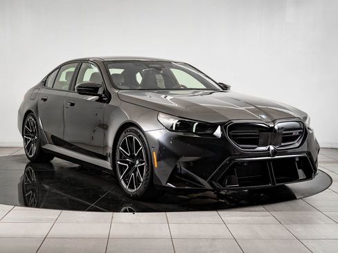 New 2026 BMW M5 w/ Executive Package AWD/4WD image 4