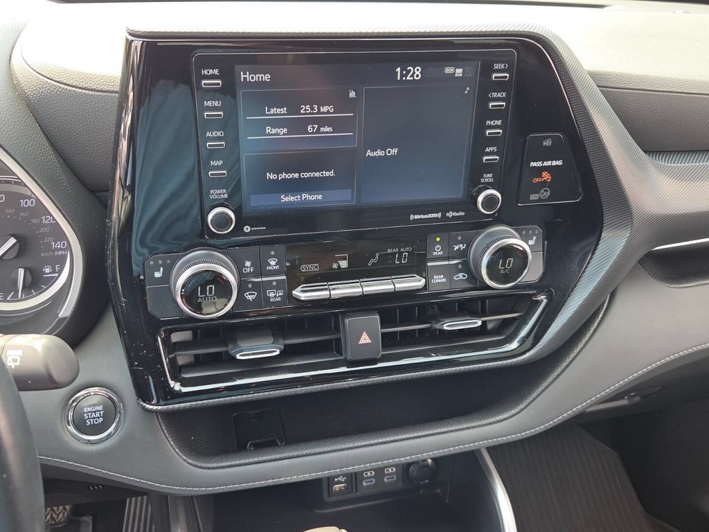 Used 2022 Toyota Highlander XSE FWD image 19