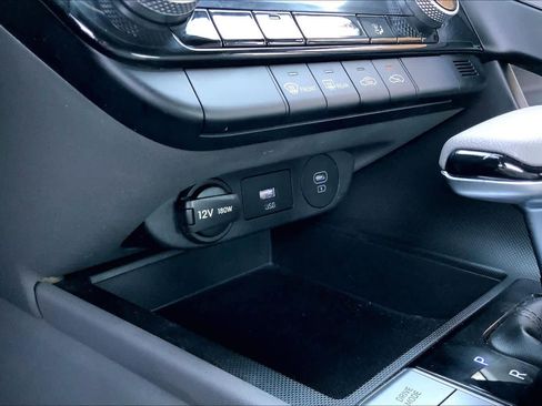 Used 2024 Hyundai Elantra SEL image 34