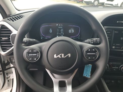 Used 2025 Kia Soul LX image 15