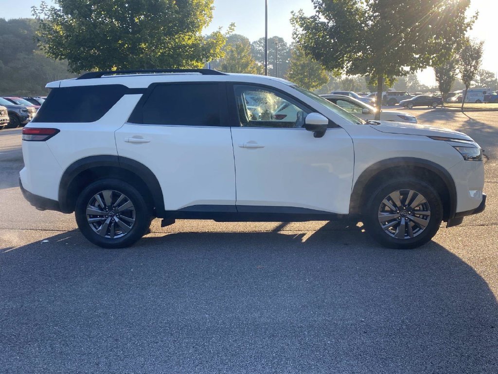 Used 2025 Nissan Pathfinder SV AWD/4WD image 2