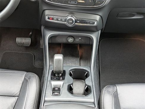 Certified 2024 Volvo XC40 B5 Core image 20