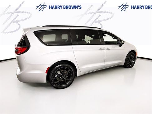 New 2026 Chrysler Pacifica Select image 32