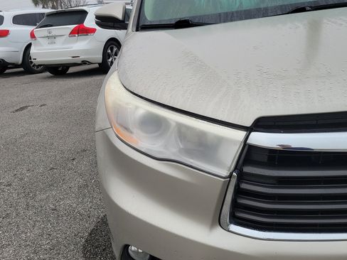 Used 2014 Toyota Highlander XLE image 6