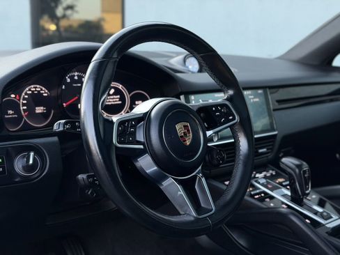 Used 2020 Porsche Cayenne S image 21