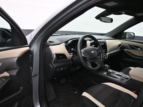 Used 2023 Chevrolet Traverse LS FWD image 10