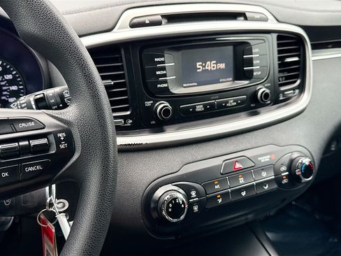 Used 2017 Kia Sorento FWD image 26
