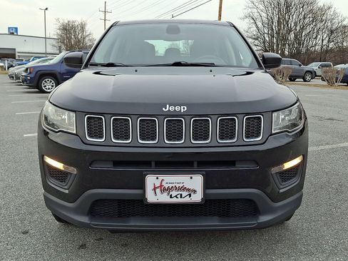 Used 2018 Jeep Compass Sport image 2