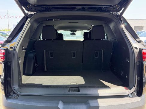 Used 2023 Chevrolet Traverse LT AWD/4WD image 8