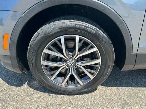 Used 2018 Volkswagen Tiguan SE w/ 3rd Row Seat Package AWD/4WD image 32