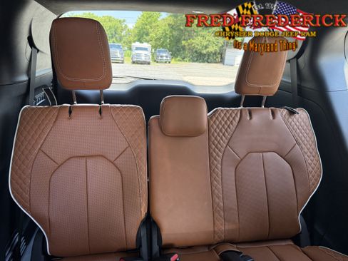 Used 2024 Chrysler Pacifica Pinnacle w/ Trailer Tow Group AWD/4WD image 19
