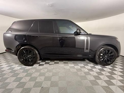 Used 2025 Land Rover Range Rover SE AWD/4WD image 8