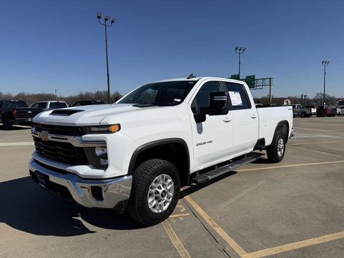 Used 2024 Chevrolet Silverado 2500 LT image 4