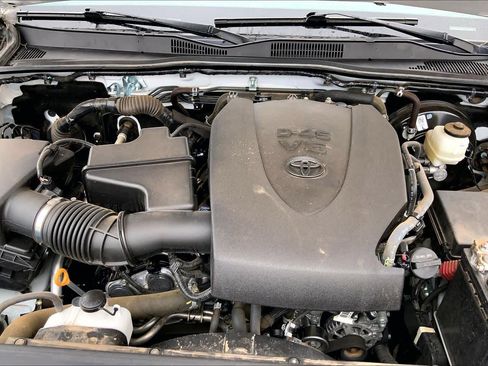 Used 2023 Toyota Tacoma SR5 RWD image 32