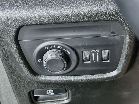 Used 2023 Jeep Grand Cherokee Laredo AWD/4WD image 10