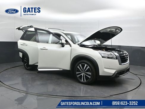 Used 2023 Nissan Pathfinder Platinum AWD/4WD image 63