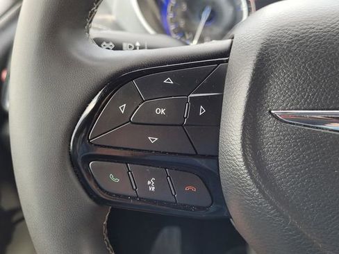 Used 2025 Chrysler Pacifica Limited FWD image 20