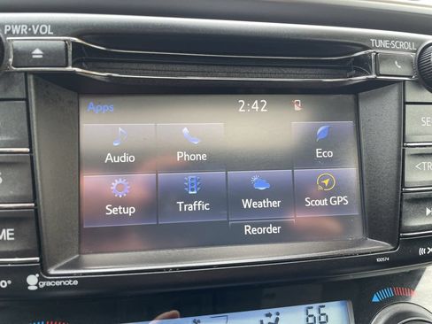 Used 2018 Toyota RAV4 XLE AWD/4WD image 19
