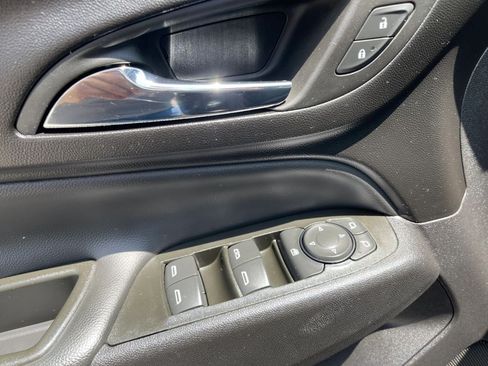 Used 2024 Chevrolet Equinox LT FWD image 19