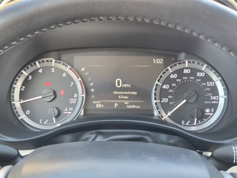 Used 2024 Toyota Highlander XLE image 25