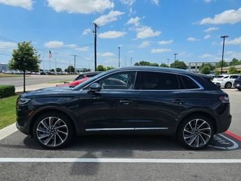 Used 2022 Lincoln Nautilus Reserve w/ Equipment Group 202A AWD/4WD image 2