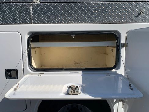 Used 2016 Ford F550 4x4 SuperCab Super Duty image 32