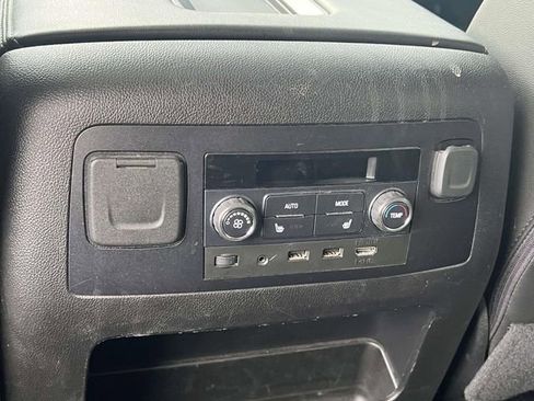 Used 2018 GMC Yukon SLT w/ Premium Edition AWD/4WD image 15