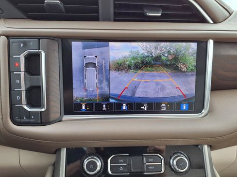 Used 2021 GMC Yukon Denali w/ Denali Ultimate Package AWD/4WD image 18