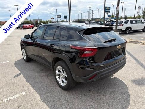 Used 2025 Chevrolet Trax LS w/ LS Convenience Package FWD image 5