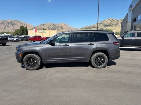 Used 2024 Jeep Grand Cherokee L Laredo AWD/4WD image 2