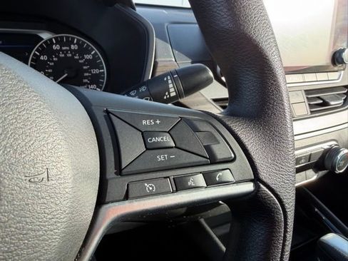 Used 2024 Nissan Altima 2.5 SV image 25